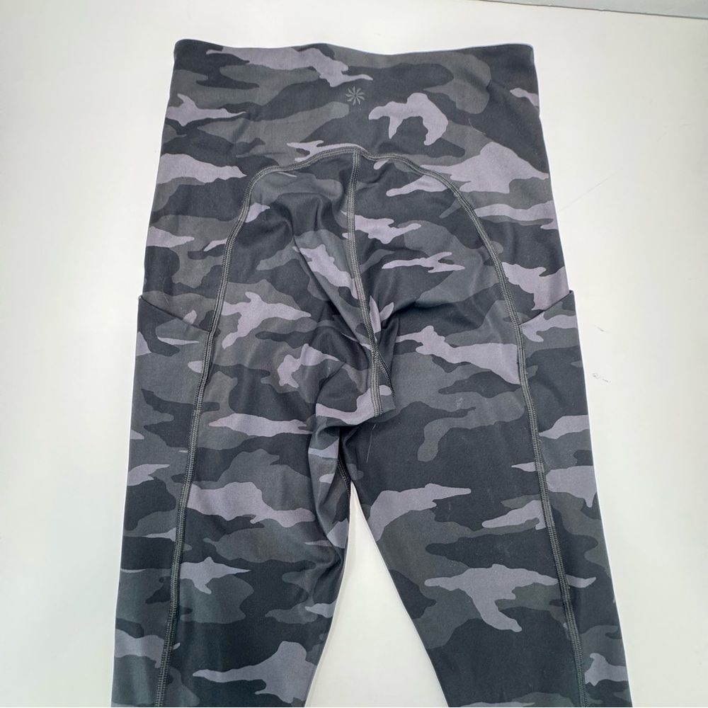 Athleta Ultimate Camo 7/8 Tight Size XS - Picture 11 of 16